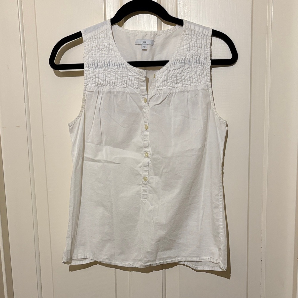 GAP Ivory Sleeveless Button-Up Blouse